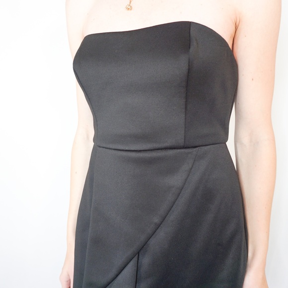 FAME and PATRNERS Asymmetric Black Strapless Dress - Picture 6 of 7